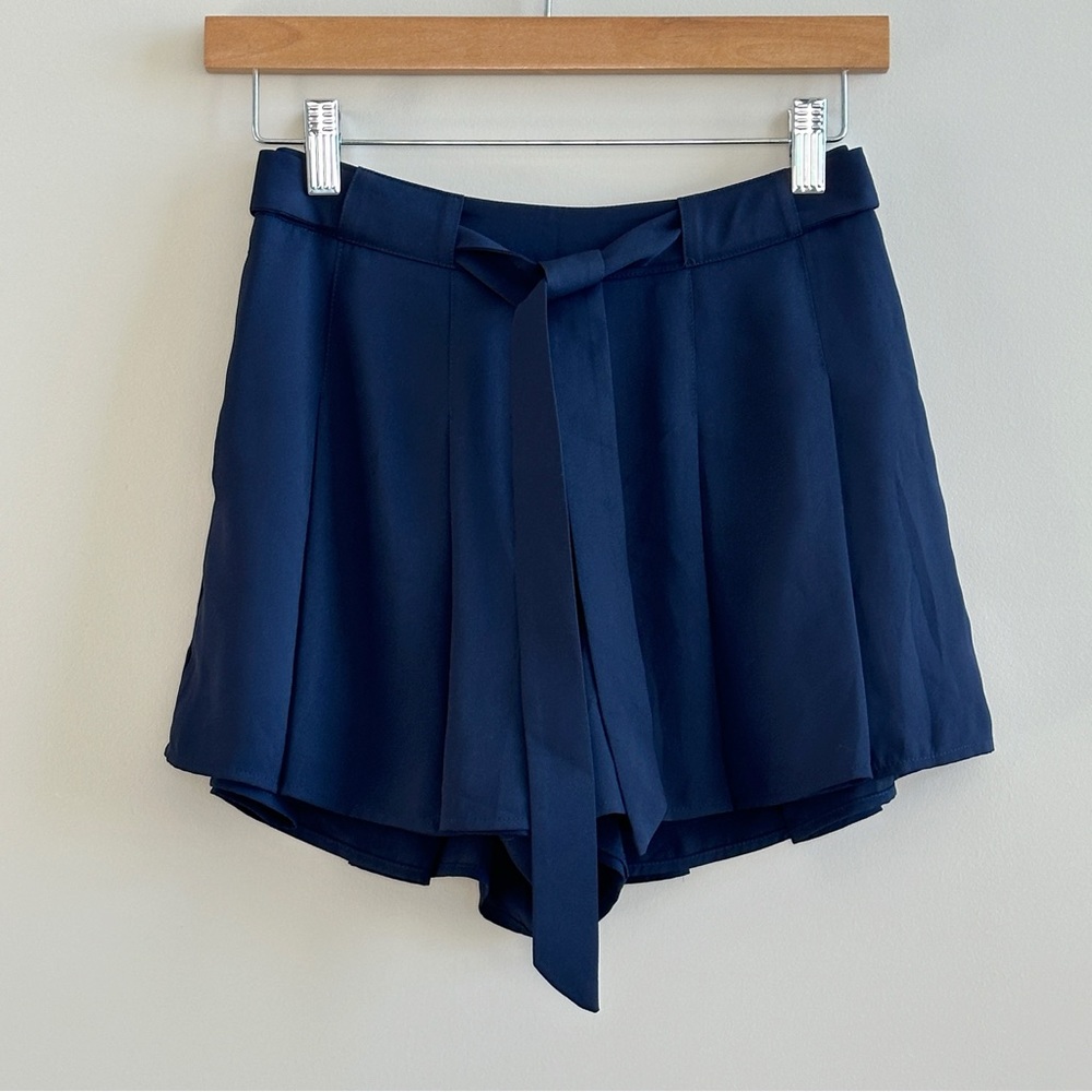 🚨 LAST CHANCE NWOT Aritzia Sunday Best Navy Blue Pleated Westley Shorts